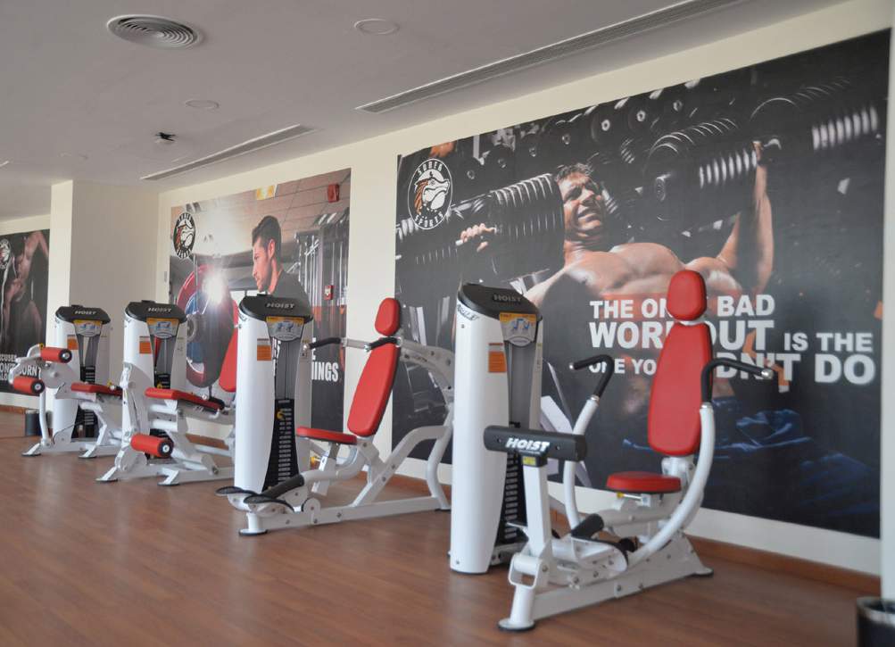 Hotel Tolip El Narges à Le Caire Extérieur photo A row of machines at a gym