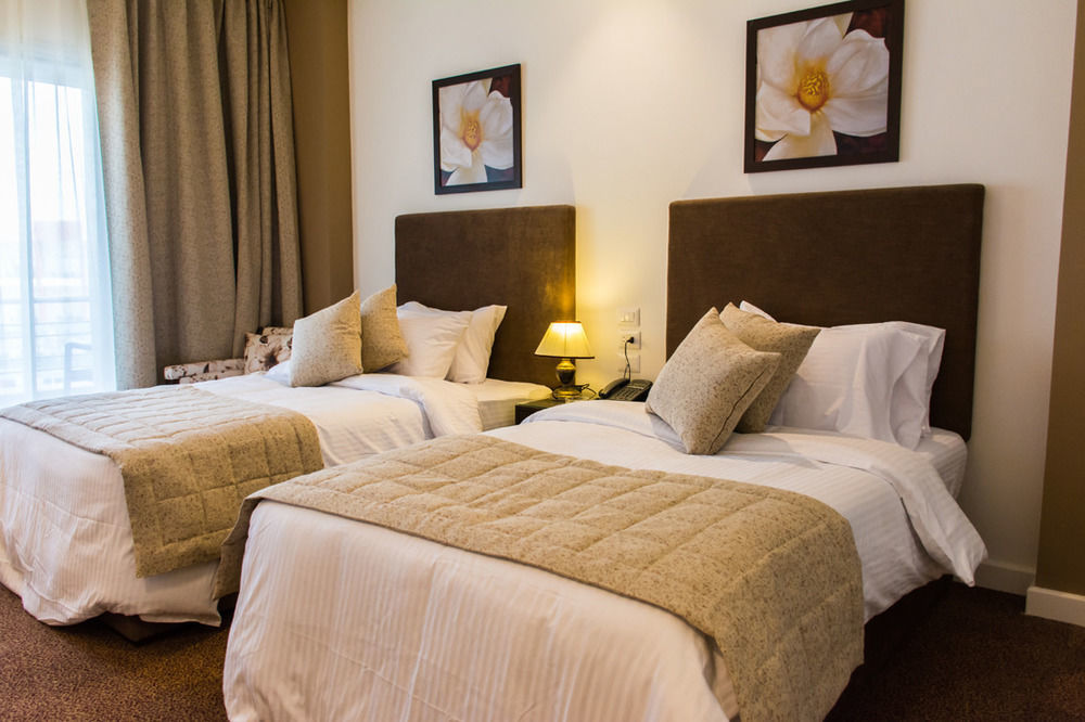 Hotel Tolip El Narges à Le Caire Extérieur photo A bedroom at the hotel